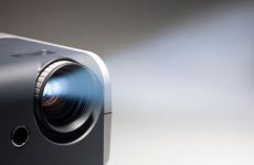 Comment brancher un vidéoprojecteur sur un home cinéma ...