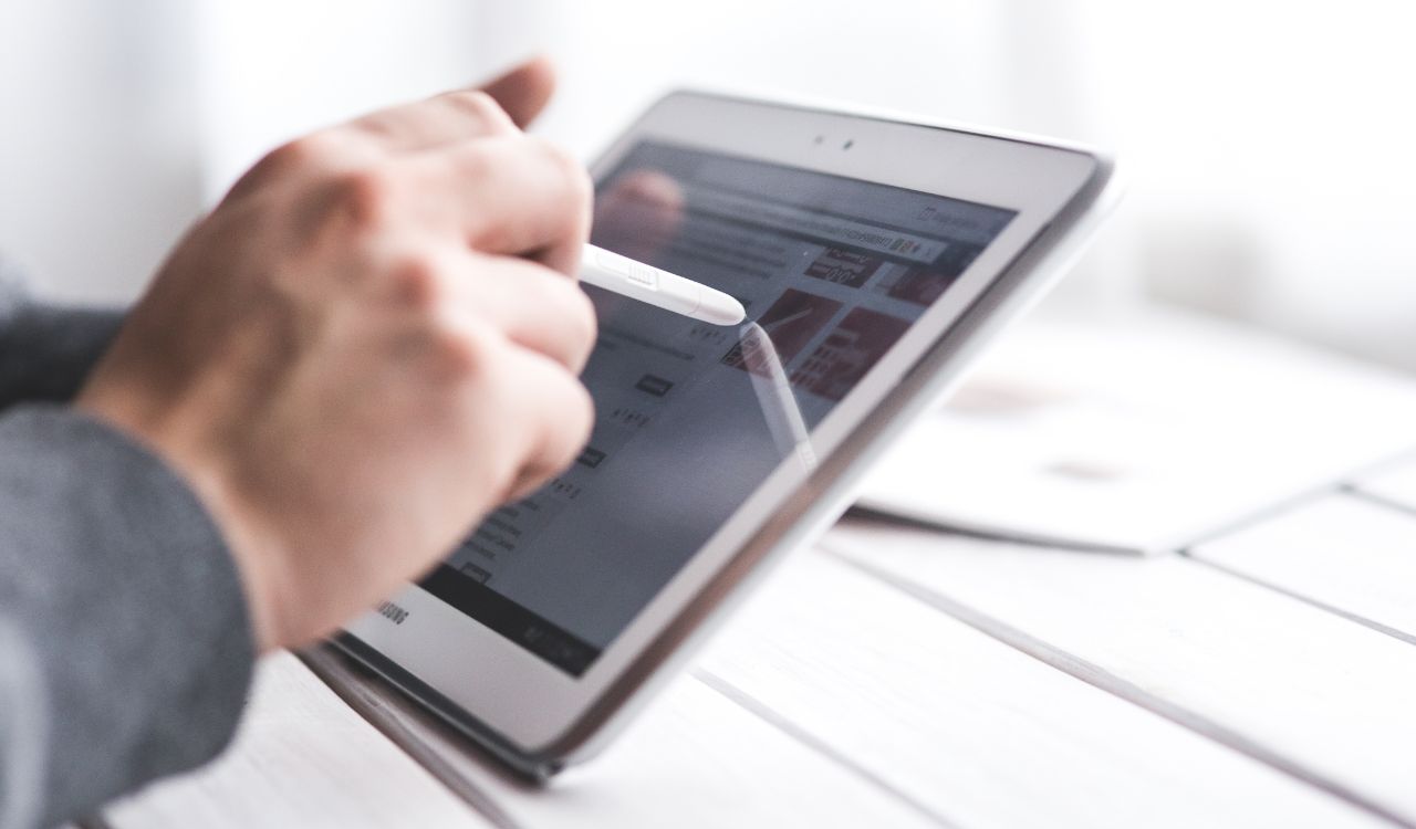 Comment brancher une tablette sur un vidéoprojecteur